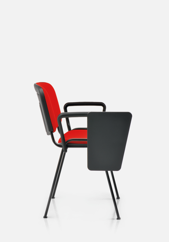 Iso è una gamma ideale per arredare sale conferenza e aree attesa, prodotta in diversi materiali e abbinamenti: rivestita, in faggio, in PVC. Accessori, colori, dettagli che permettono di trovare la combinazione giusta per gli spazi più diversi.